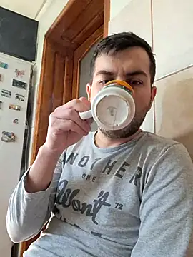 Snapshot of hornny1995 chatting on February 6, 1:36 pm hornny1995 online show from February 6, 1:36 pm