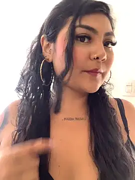 Snapshot of Juli_Walker chatting on May 11, 2:56 pm Juli Walker online show from May 11, 2:56 pm