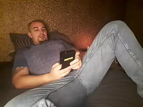 Foxyshaved online show from December 5, 4:42 am