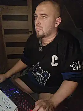 Foxyshaved online show from November 28, 3:42 am