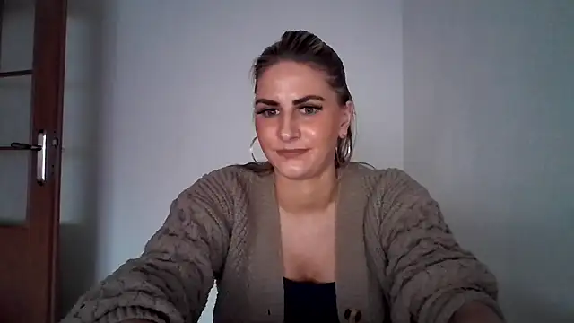 Snapshot of DagmarieFlirt chatting on February 11, 4:56 pm DagmarieFlirt online show from February 11, 4:56 pm