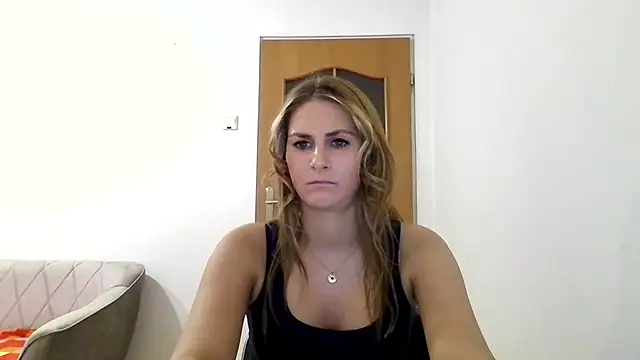 Snapshot of DagmarieFlirt chatting on February 19, 4:33 pm DagmarieFlirt online show from February 19, 4:33 pm