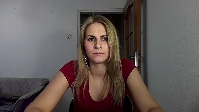Snapshot of DagmarieFlirt chatting on March 10, 4:25 pm DagmarieFlirt online show from March 10, 4:25 pm
