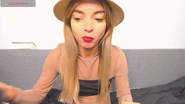 Snapshot of _ellen_meow_ chatting on December 1, 11:47 pm  ellen meow  online show from December 1, 11:47 pm