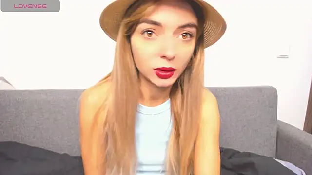 Snapshot of _ellen_meow_ chatting on December 6, 8:26 am  ellen meow  online show from December 6, 8:26 am