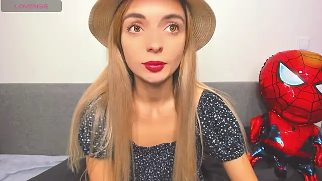 Snapshot of _ellen_meow_ chatting on December 13, 8:15 pm  ellen meow  online show from December 13, 8:15 pm