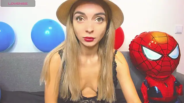 Snapshot of _ellen_meow_ chatting on December 14, 5:58 pm  ellen meow  online show from December 14, 5:58 pm