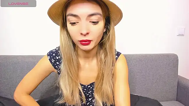 Snapshot of _ellen_meow_ chatting on December 15, 6:40 am  ellen meow  online show from December 15, 6:40 am