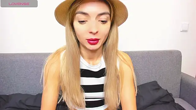 Snapshot of _ellen_meow_ chatting on December 15, 9:45 am  ellen meow  online show from December 15, 9:45 am