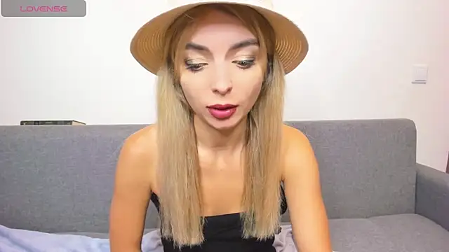 Snapshot of _ellen_meow_ chatting on February 9, 12:06 am  ellen meow  online show from February 9, 12:06 am