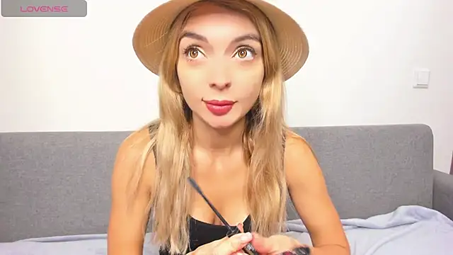 Snapshot of _ellen_meow_ chatting on February 14, 6:51 pm  ellen meow  online show from February 14, 6:51 pm