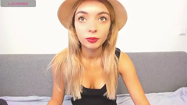 Snapshot of _ellen_meow_ chatting on February 16, 11:27 am  ellen meow  online show from February 16, 11:27 am