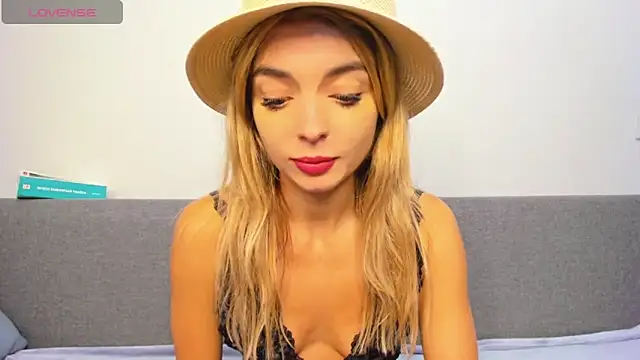 Snapshot of _ellen_meow_ chatting on March 5, 4:45 am  ellen meow  online show from March 5, 4:45 am