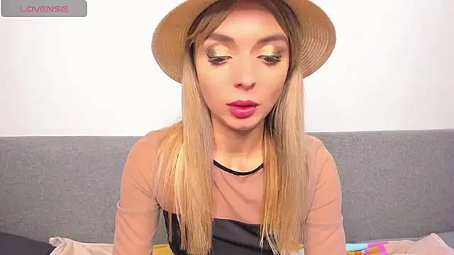 Snapshot of _ellen_meow_ chatting on March 9, 12:00 am  ellen meow  online show from March 9, 12:00 am