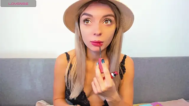 Snapshot of _ellen_meow_ chatting on March 9, 11:47 am  ellen meow  online show from March 9, 11:47 am