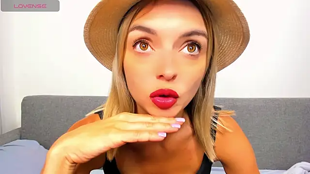 Snapshot of _ellen_meow_ chatting on September 17, 7:48 pm  ellen meow  online show from September 17, 7:48 pm