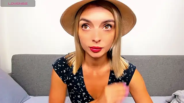 Snapshot of _ellen_meow_ chatting on September 19, 7:47 pm  ellen meow  online show from September 19, 7:47 pm