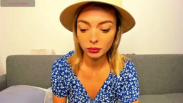 Snapshot of _ellen_meow_ chatting on October 7, 9:23 pm  ellen meow  online show from October 7, 9:23 pm