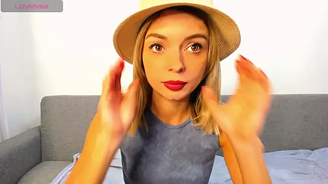 Snapshot of _ellen_meow_ chatting on October 9, 9:57 pm  ellen meow  online show from October 9, 9:57 pm