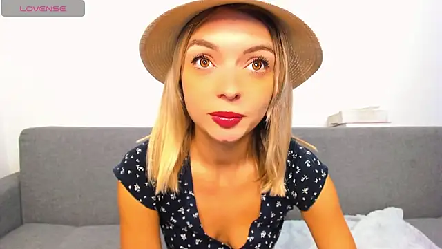 Snapshot of _ellen_meow_ chatting on October 12, 6:07 pm  ellen meow  online show from October 12, 6:07 pm