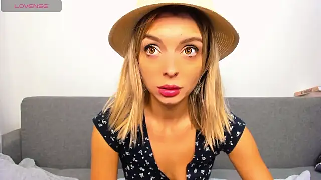 Snapshot of _ellen_meow_ chatting on October 28, 9:39 pm  ellen meow  online show from October 28, 9:39 pm