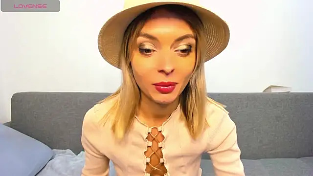 Snapshot of _ellen_meow_ chatting on October 31, 11:39 pm  ellen meow  online show from October 31, 11:39 pm