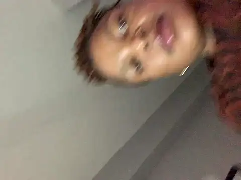 slimcateee online show from February 11, 6:08 am