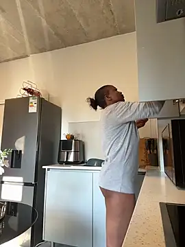 slimcateee online show from May 17, 6:33 am