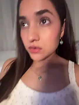 Snapshot of CuteeRose chatting on May 10, 3:28 pm CuteeRose online show from May 10, 3:28 pm