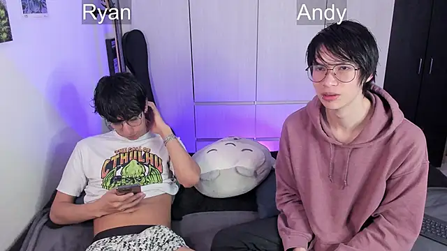 Snapshot of Aventure_Twinks chatting on December 6, 4:03 am Aventure Twinks online show from December 6, 4:03 am