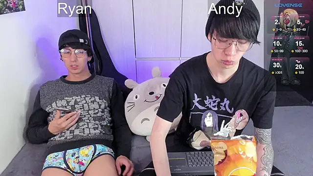 Snapshot of Aventure_Twinks chatting on December 28, 4:08 am Aventure Twinks online show from December 28, 4:08 am