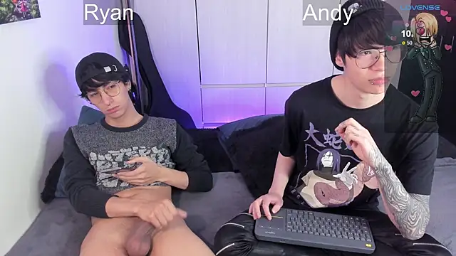 Snapshot of Aventure_Twinks chatting on December 28, 7:11 am Aventure Twinks online show from December 28, 7:11 am