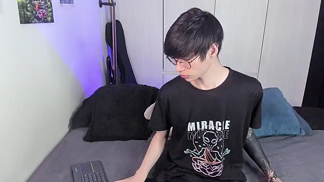 Snapshot of Aventure_Twinks chatting on January 21, 10:41 am Aventure Twinks online show from January 21, 10:41 am