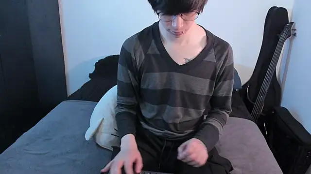 Snapshot of Aventure_Twinks chatting on June 3, 2:58 am Aventure Twinks online show from June 3, 2:58 am