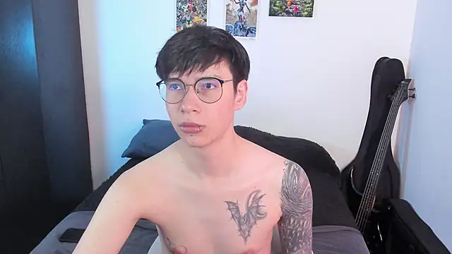 Snapshot of Aventure_Twinks chatting on June 16, 10:01 pm Aventure Twinks online show from June 16, 10:01 pm