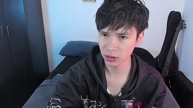 Snapshot of Aventure_Twinks chatting on June 27, 12:04 am Aventure Twinks online show from June 27, 12:04 am