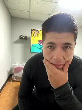 Snapshot of alienslian chatting on January 18, 10:57 pm alienslian online show from January 18, 10:57 pm