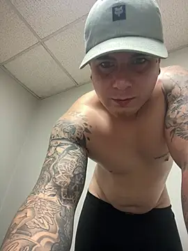 Snapshot of alienslian chatting on March 5, 6:48 pm alienslian online show from March 5, 6:48 pm