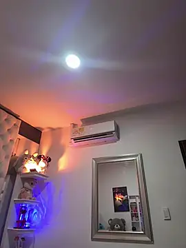 ZarahEvans online show from February 13, 10:54 pm