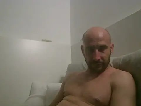 Snapshot of Smileboy698 chatting on May 5, 3:03 am Smileboy698 online show from May 5, 3:03 am