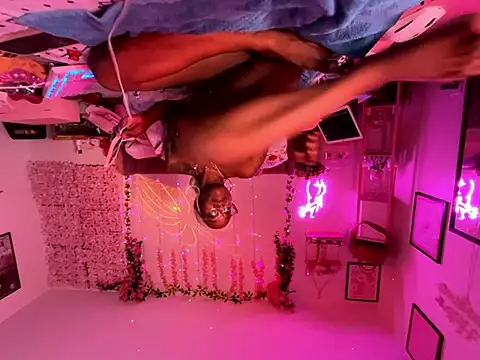 VixenCapri online show from February 11, 9:47 am