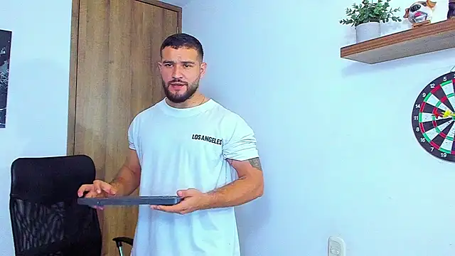 Snapshot of AndrewDiaz chatting on October 3, 5:26 am AndrewDiaz online show from October 3, 5:26 am