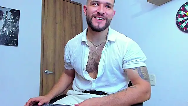 Snapshot of AndrewDiaz chatting on October 5, 8:56 am AndrewDiaz online show from October 5, 8:56 am