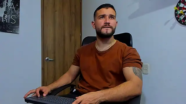 Snapshot of AndrewDiaz chatting on October 9, 1:25 am AndrewDiaz online show from October 9, 1:25 am