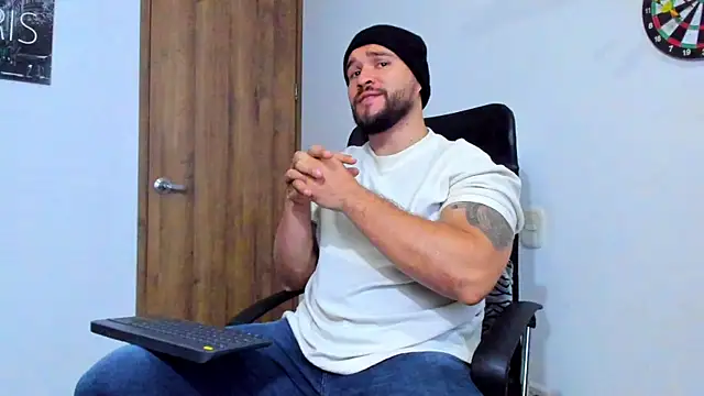 Snapshot of AndrewDiaz chatting on October 11, 4:12 am AndrewDiaz online show from October 11, 4:12 am