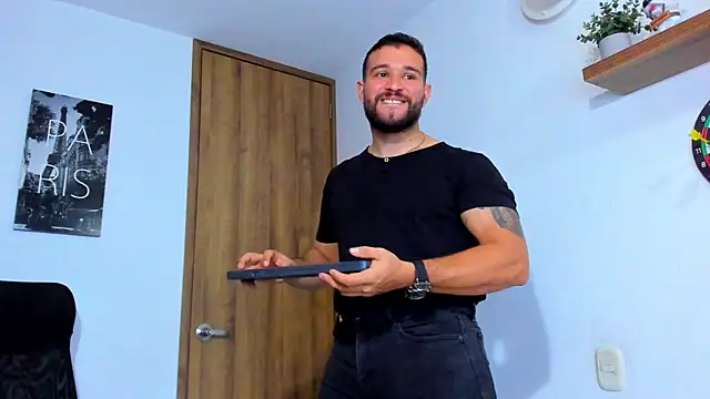 Snapshot of AndrewDiaz chatting on October 16, 12:44 am AndrewDiaz online show from October 16, 12:44 am