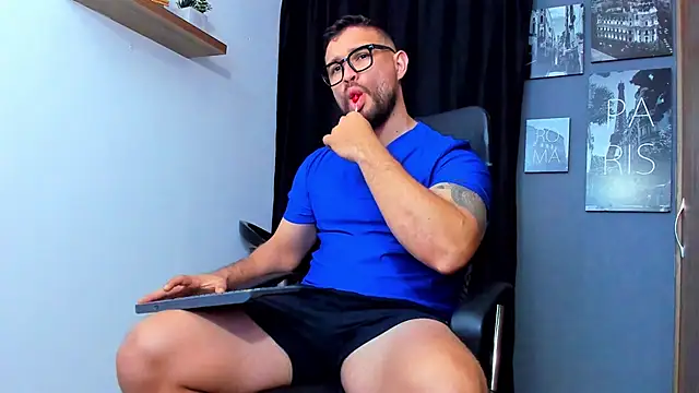 Snapshot of AndrewDiaz chatting on November 18, 6:29 am AndrewDiaz online show from November 18, 6:29 am