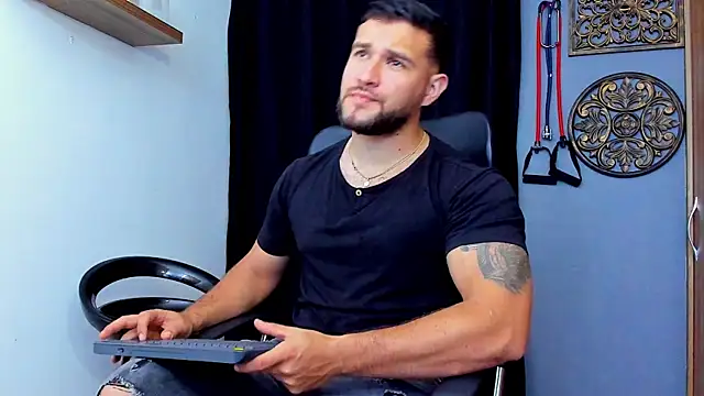 Snapshot of AndrewDiaz chatting on January 12, 9:03 am AndrewDiaz online show from January 12, 9:03 am