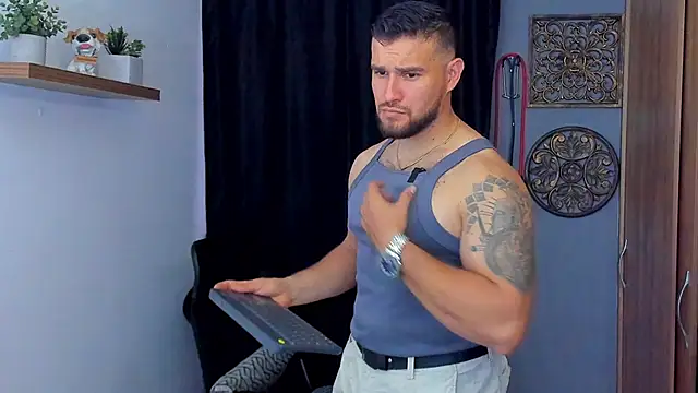 Snapshot of AndrewDiaz chatting on February 28, 11:28 pm AndrewDiaz online show from February 28, 11:28 pm