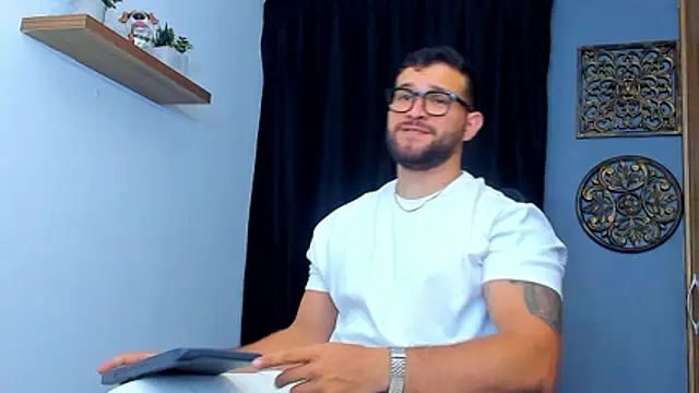 Snapshot of AndrewDiaz chatting on March 21, 9:36 am AndrewDiaz online show from March 21, 9:36 am